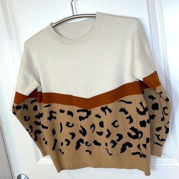 SHEIN | Women’s SHEIN White & Leopard Print Sweater Size XL. - Picture 3 of 5